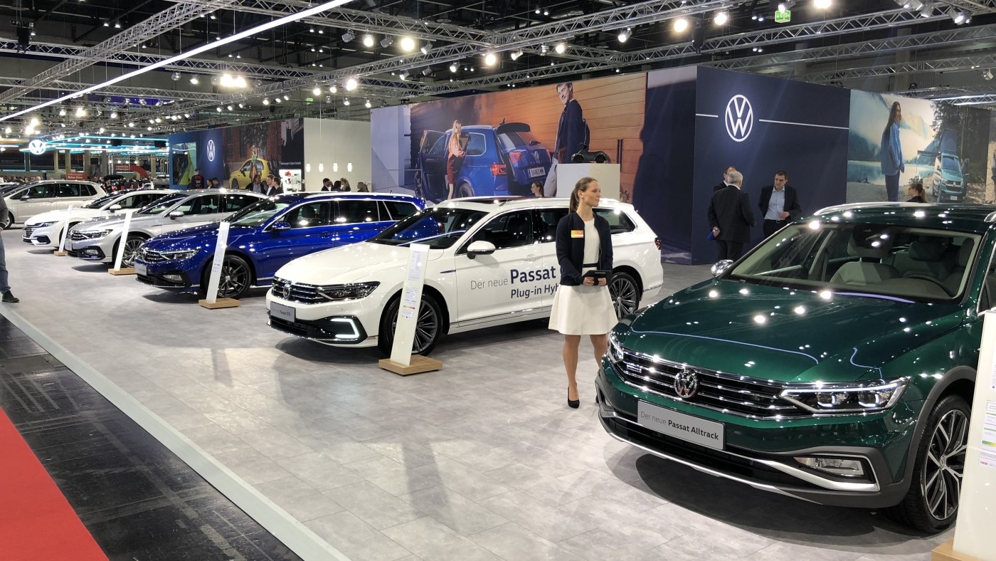 Slideshow Bild - VW präsentiert in Wien das volle Programm vom Passat über den neuen Golf bis zum Elektro ID.3 und der T-Roc Familie.